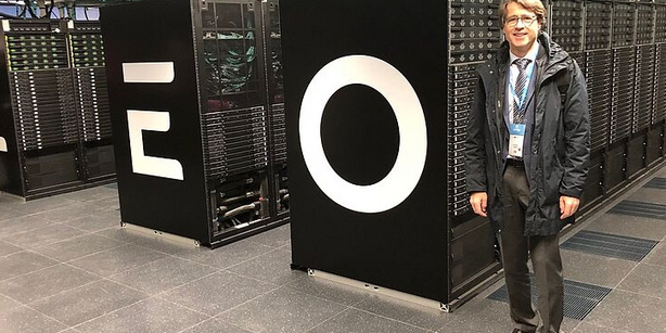 Christoph Dellago in front of an HPC
